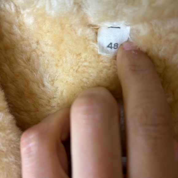 Vintage shearling unisex vest coat with pockets & toggle closure - Picture 9 of 14